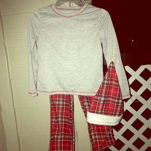 🎁NWT-PJ Set w/ Santa hat!🎅🏻(Kids Med 7-8)🎁